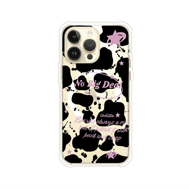 Funda estilo vaca en blanco, negro y rosa con frase No Big Deal para iPhone. Diseño divertido y aesthetic. Producto de Remark Mx