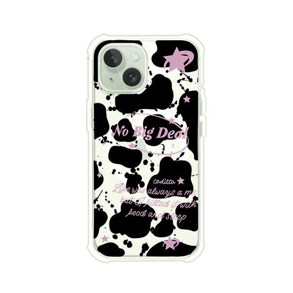 Funda estilo vaca en blanco, negro y rosa con frase No Big Deal para iPhone. Diseño divertido y aesthetic. Producto de Remark Mx
