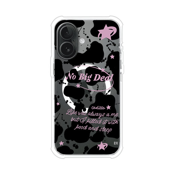 Funda estilo vaca en blanco, negro y rosa con frase No Big Deal para iPhone. Diseño divertido y aesthetic. Producto de Remark Mx