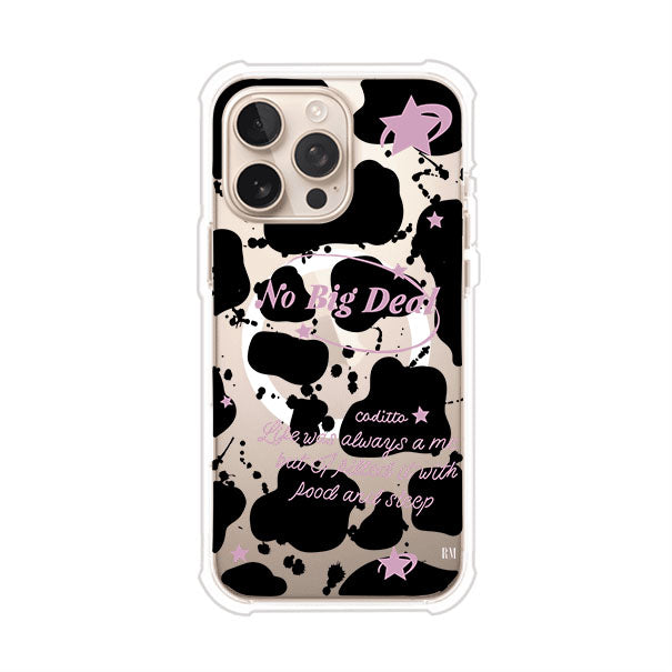 Funda estilo vaca en blanco, negro y rosa con frase No Big Deal para iPhone. Diseño divertido y aesthetic. Producto de Remark Mx