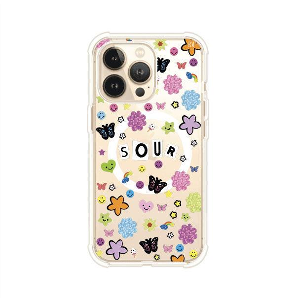 Funda para iPhone inspirada en el álbum Sour de Olivia Rodrigo. Diseño con stickers de mariposas, caritas felices, flores y estrellas. Estilo aesthetic, juvenil y divertido. Producto de Remark Mx