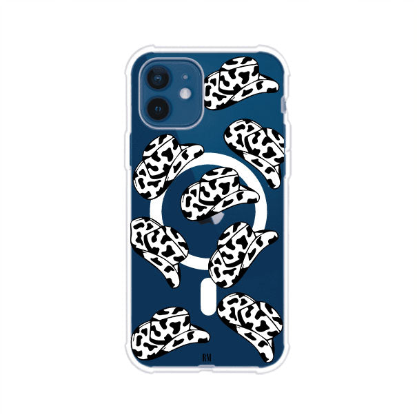 Funda para iPhone con diseño de múltiples sombreros vaqueros en estampado blanco y negro tipo vaca. Estilo western minimalista con vibe country. Producto de Remark Mx.