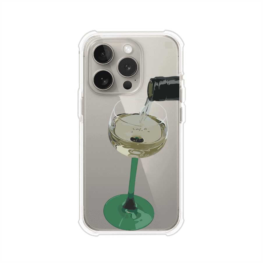 Funda personalizada para iPhone con ilustración de un dirty martini siendo servido en una copa. Diseño elegante y moderno para amantes de los cócteles. Producto de Remark MX