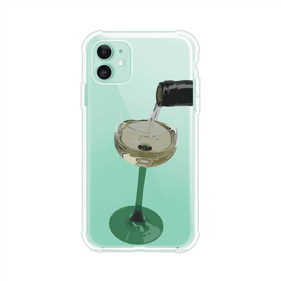 Funda personalizada para iPhone con ilustración de un dirty martini siendo servido en una copa. Diseño elegante y moderno para amantes de los cócteles. Producto de Remark MX