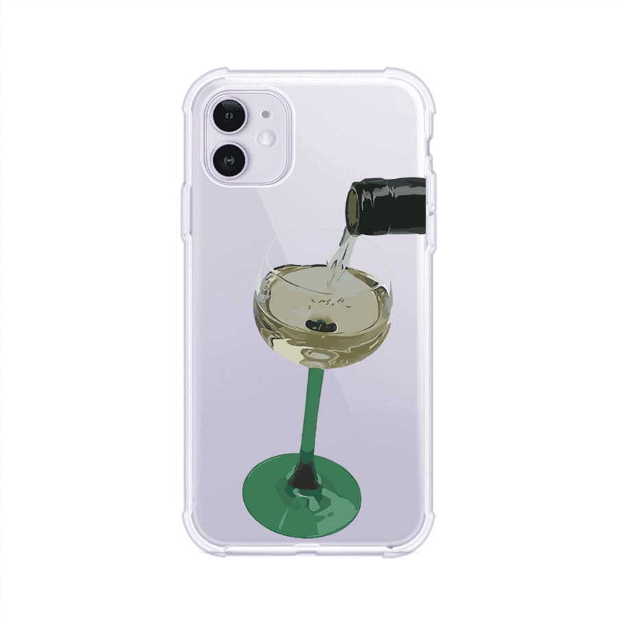 Funda personalizada para iPhone con ilustración de un dirty martini siendo servido en una copa. Diseño elegante y moderno para amantes de los cócteles. Producto de Remark MX