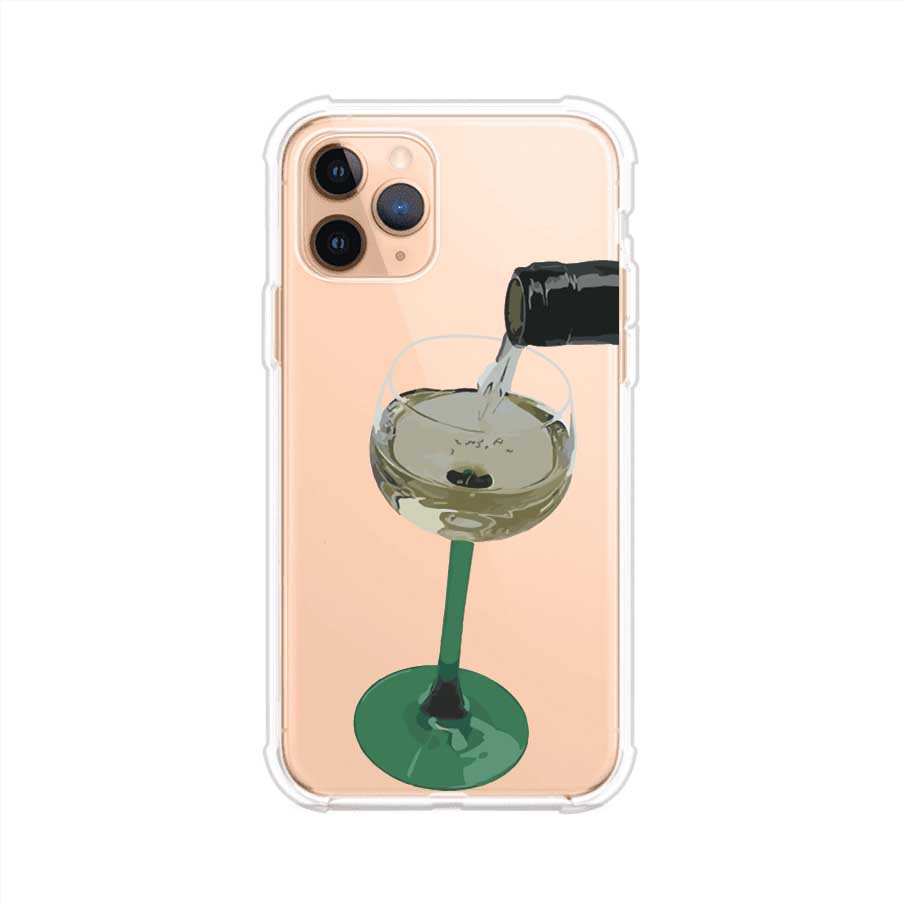Funda personalizada para iPhone con ilustración de un dirty martini siendo servido en una copa. Diseño elegante y moderno para amantes de los cócteles. Producto de Remark MX