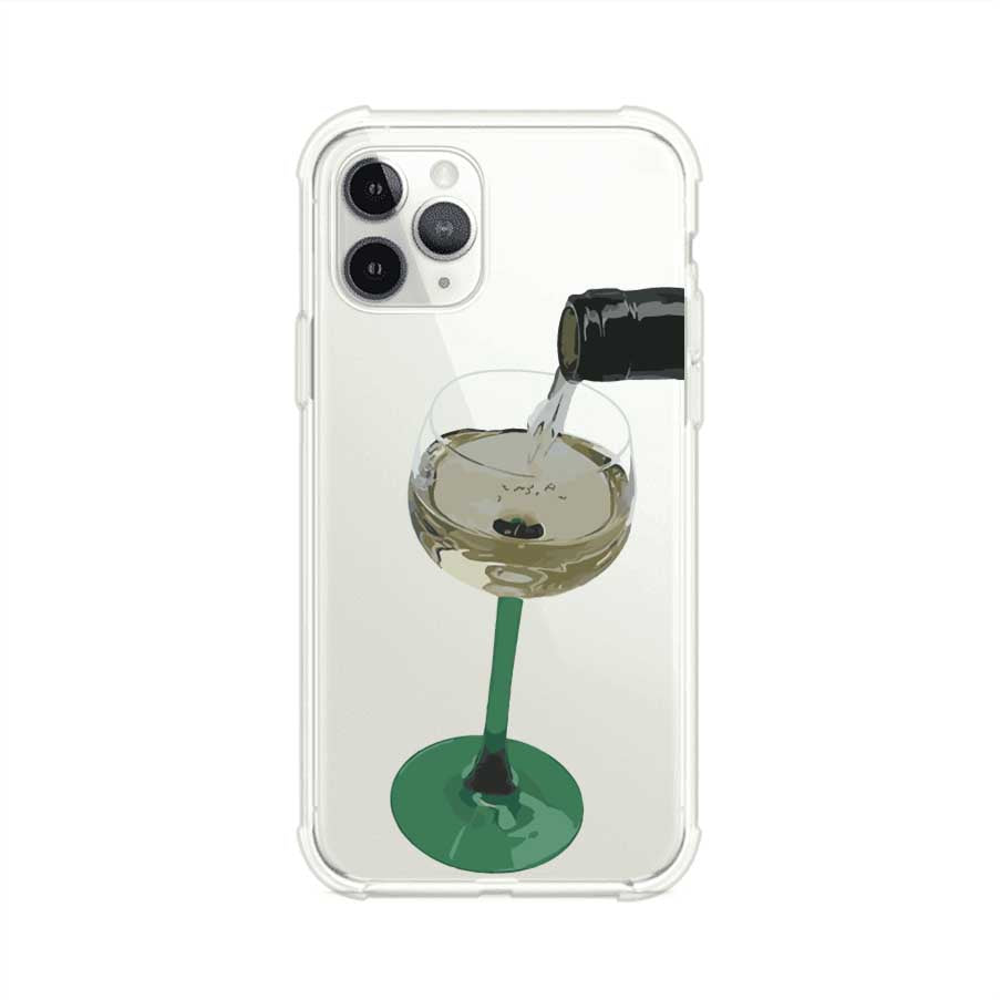 Funda personalizada para iPhone con ilustración de un dirty martini siendo servido en una copa. Diseño elegante y moderno para amantes de los cócteles. Producto de Remark MX