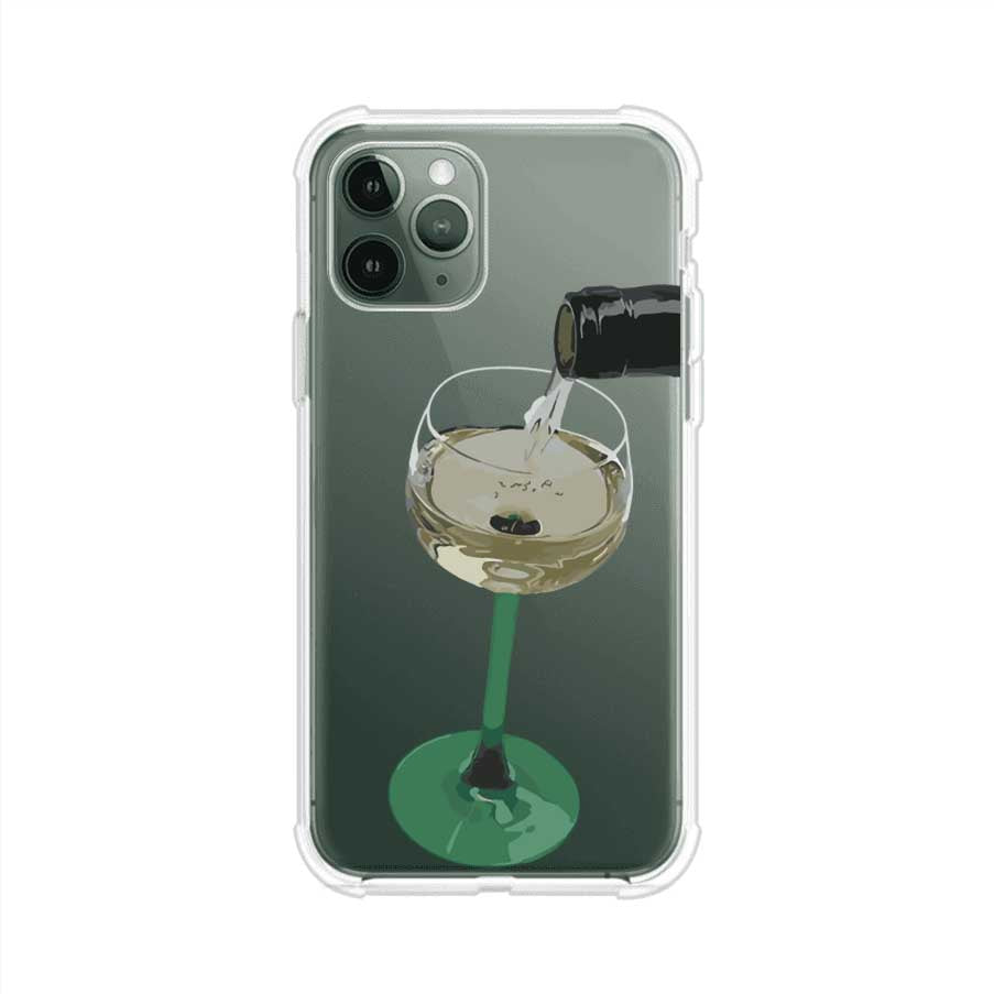 Funda personalizada para iPhone con ilustración de un dirty martini siendo servido en una copa. Diseño elegante y moderno para amantes de los cócteles. Producto de Remark MX