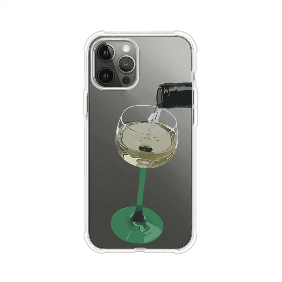 Funda personalizada para iPhone con ilustración de un dirty martini siendo servido en una copa. Diseño elegante y moderno para amantes de los cócteles. Producto de Remark MX