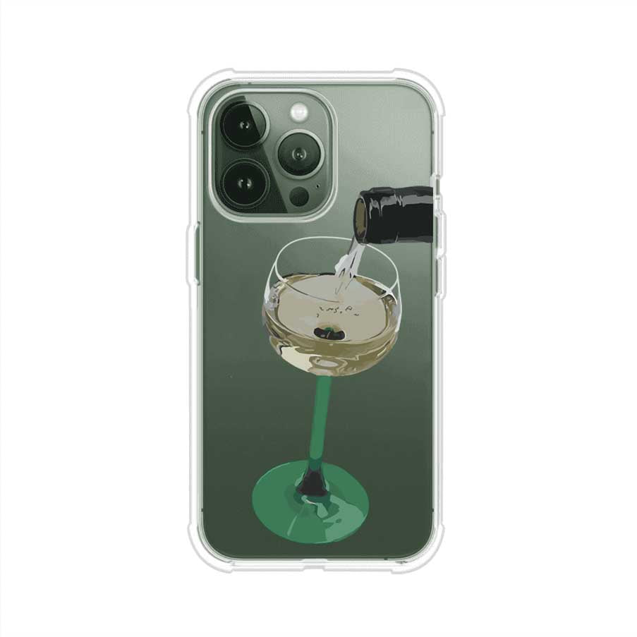 Funda personalizada para iPhone con ilustración de un dirty martini siendo servido en una copa. Diseño elegante y moderno para amantes de los cócteles. Producto de Remark MX