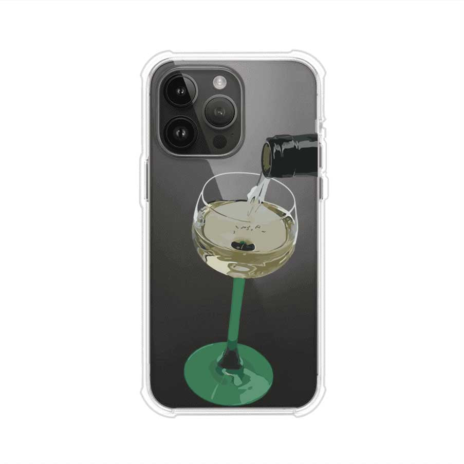 Funda personalizada para iPhone con ilustración de un dirty martini siendo servido en una copa. Diseño elegante y moderno para amantes de los cócteles. Producto de Remark MX