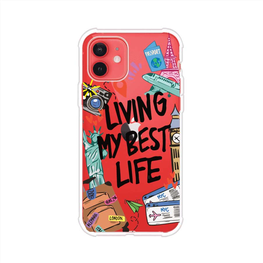 Funda personalizada para iPhone con frase 'Living My Best Life' y diseño de elementos viajeros como maletas, torre Eiffel, Big Ben y boletos de avión; producto de Remark MX