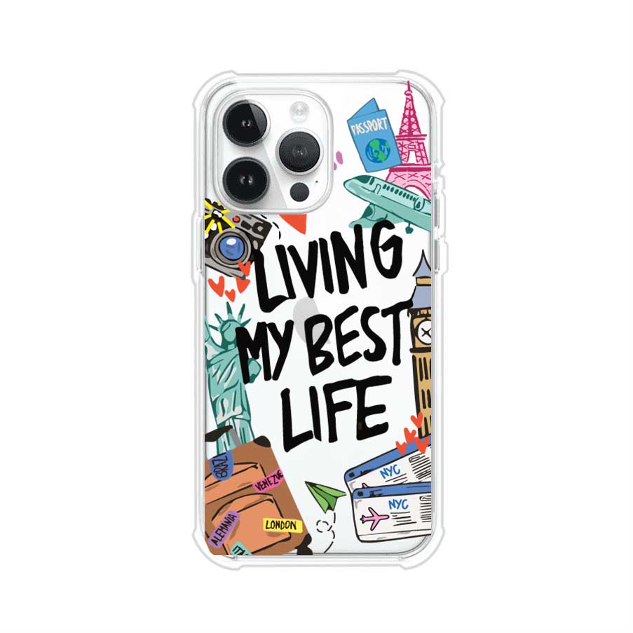 Funda personalizada para iPhone con frase 'Living My Best Life' y diseño de elementos viajeros como maletas, torre Eiffel, Big Ben y boletos de avión; producto de Remark MX