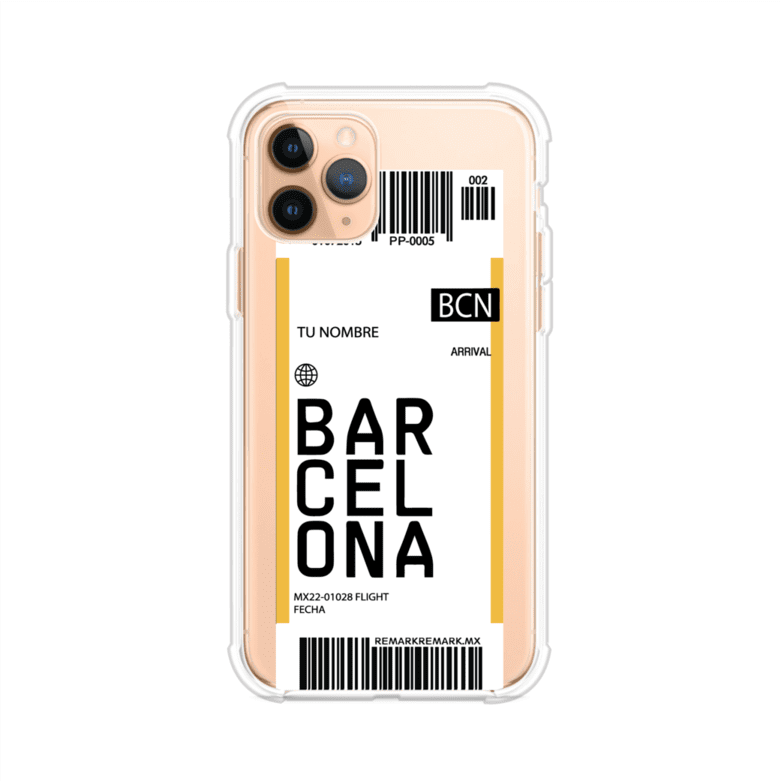 Funda personalizada estilo pase de abordar con diseño de Barcelona y código BCN, personalizable con nombre y datos de vuelo; producto de Remark MX para iPhone