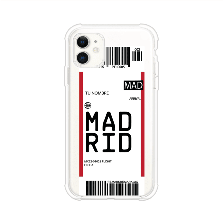 Funda personalizada estilo pase de abordar con diseño de Madrid y código MAD, personalizable con nombre y datos de vuelo; producto de Remark MX para iPhone