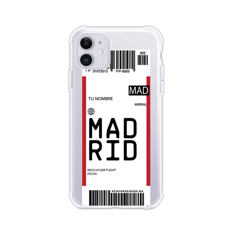 Funda personalizada estilo pase de abordar con diseño de Madrid y código MAD, personalizable con nombre y datos de vuelo; producto de Remark MX para iPhone