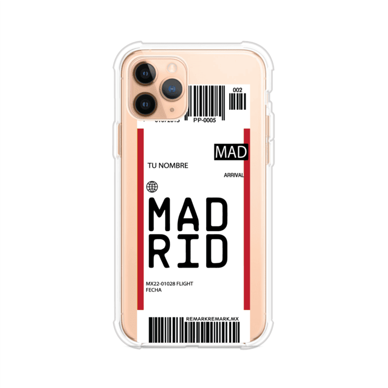 Funda personalizada estilo pase de abordar con diseño de Madrid y código MAD, personalizable con nombre y datos de vuelo; producto de Remark MX para iPhone
