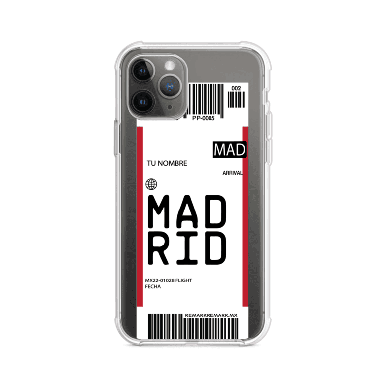 Funda personalizada estilo pase de abordar con diseño de Madrid y código MAD, personalizable con nombre y datos de vuelo; producto de Remark MX para iPhone