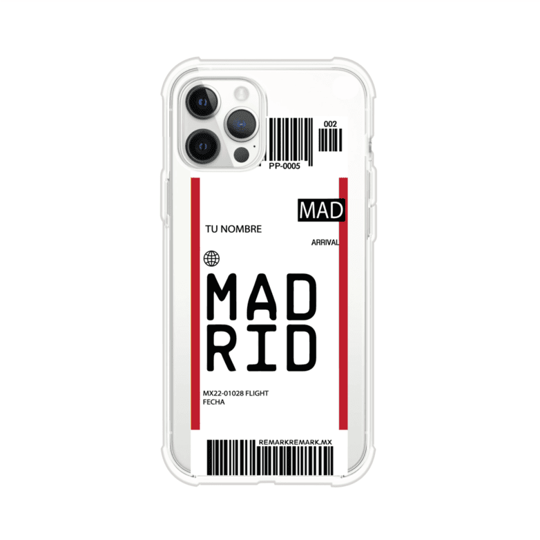 Funda personalizada estilo pase de abordar con diseño de Madrid y código MAD, personalizable con nombre y datos de vuelo; producto de Remark MX para iPhone