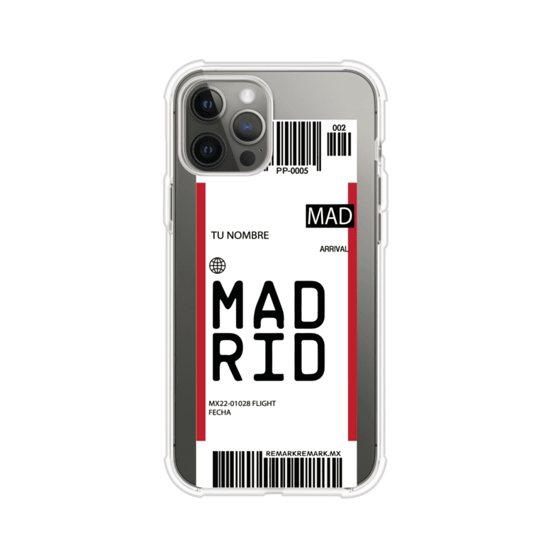 Funda personalizada estilo pase de abordar con diseño de Madrid y código MAD, personalizable con nombre y datos de vuelo; producto de Remark MX para iPhone