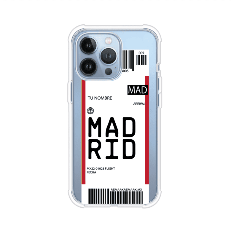 Funda personalizada estilo pase de abordar con diseño de Madrid y código MAD, personalizable con nombre y datos de vuelo; producto de Remark MX para iPhone
