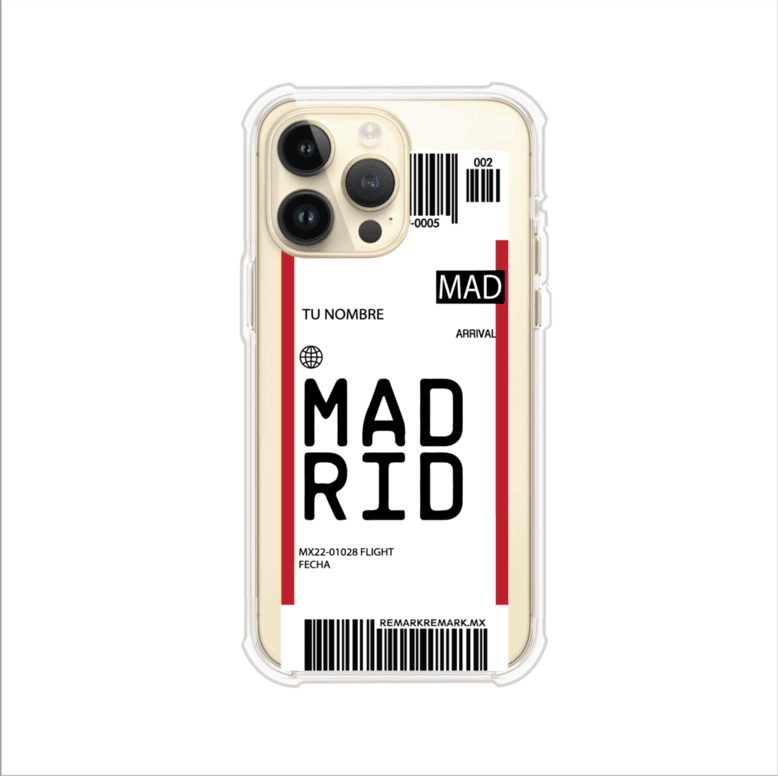 Funda personalizada estilo pase de abordar con diseño de Madrid y código MAD, personalizable con nombre y datos de vuelo; producto de Remark MX para iPhone