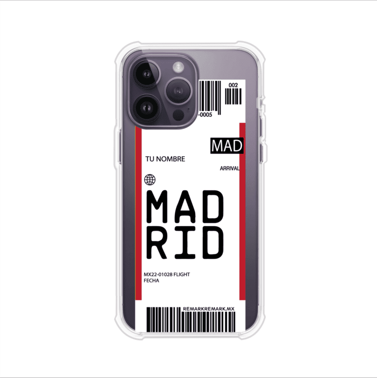 Funda personalizada estilo pase de abordar con diseño de Madrid y código MAD, personalizable con nombre y datos de vuelo; producto de Remark MX para iPhone