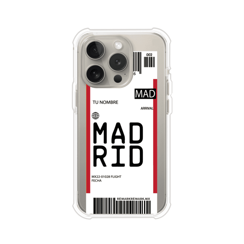 Funda personalizada estilo pase de abordar con diseño de Madrid y código MAD, personalizable con nombre y datos de vuelo; producto de Remark MX para iPhone