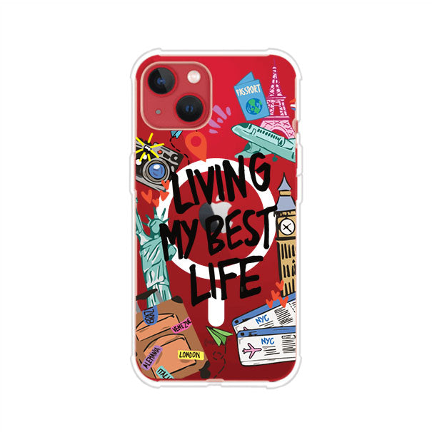 Funda personalizada para iPhone con frase 'Living My Best Life' y diseño de elementos viajeros como maletas, torre Eiffel, Big Ben y boletos de avión; producto de Remark MX