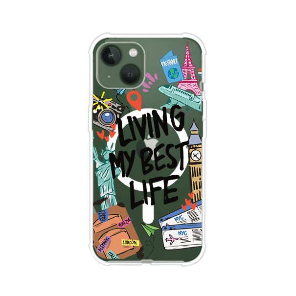 Funda personalizada para iPhone con frase 'Living My Best Life' y diseño de elementos viajeros como maletas, torre Eiffel, Big Ben y boletos de avión; producto de Remark MX
