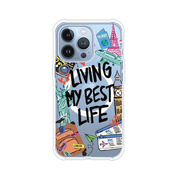 Funda personalizada para iPhone con frase 'Living My Best Life' y diseño de elementos viajeros como maletas, torre Eiffel, Big Ben y boletos de avión; producto de Remark MX