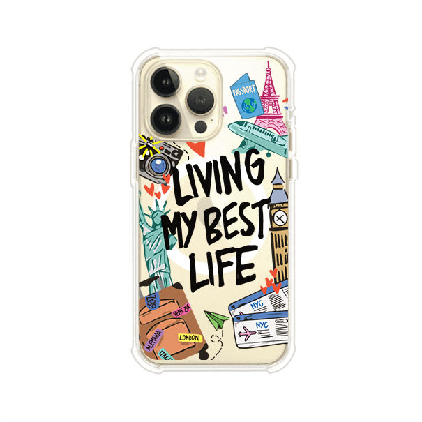 Funda personalizada para iPhone con frase 'Living My Best Life' y diseño de elementos viajeros como maletas, torre Eiffel, Big Ben y boletos de avión; producto de Remark MX
