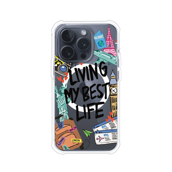 Funda personalizada para iPhone con frase 'Living My Best Life' y diseño de elementos viajeros como maletas, torre Eiffel, Big Ben y boletos de avión; producto de Remark MX