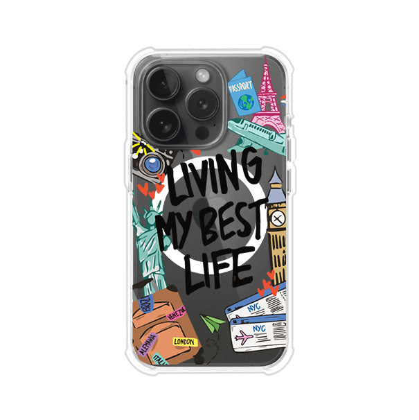 Funda personalizada para iPhone con frase 'Living My Best Life' y diseño de elementos viajeros como maletas, torre Eiffel, Big Ben y boletos de avión; producto de Remark MX