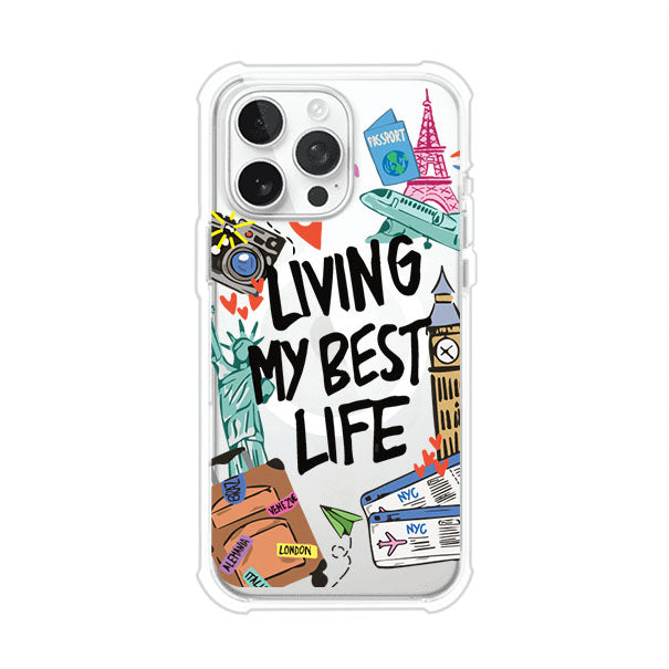 Funda personalizada para iPhone con frase 'Living My Best Life' y diseño de elementos viajeros como maletas, torre Eiffel, Big Ben y boletos de avión; producto de Remark MX