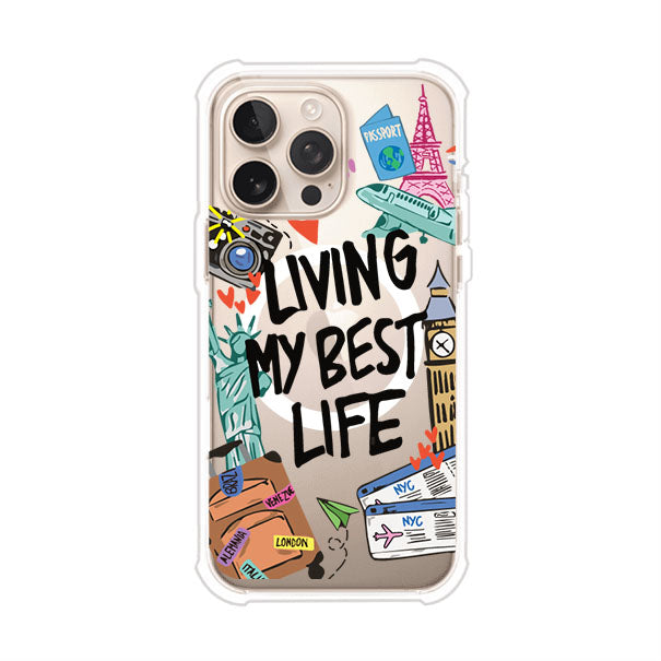 Funda personalizada para iPhone con frase 'Living My Best Life' y diseño de elementos viajeros como maletas, torre Eiffel, Big Ben y boletos de avión; producto de Remark MX
