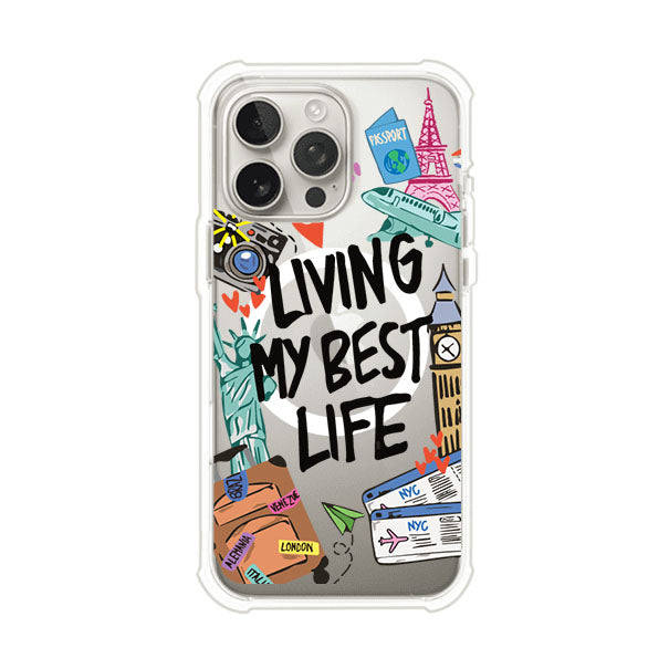 Funda personalizada para iPhone con frase 'Living My Best Life' y diseño de elementos viajeros como maletas, torre Eiffel, Big Ben y boletos de avión; producto de Remark MX