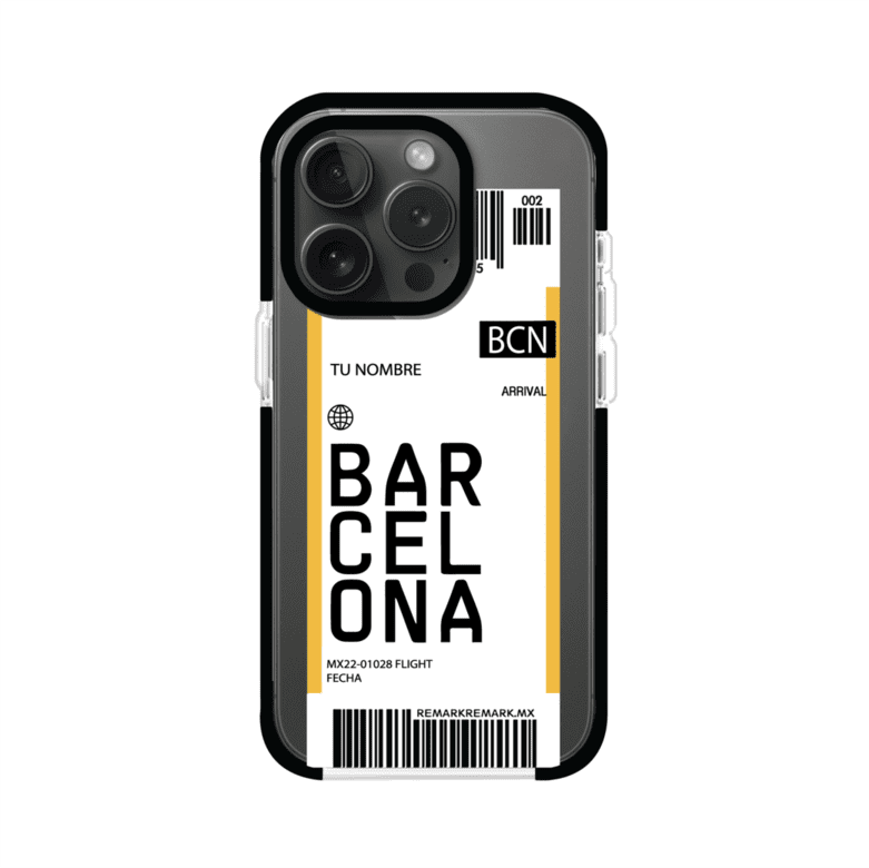 Funda personalizada estilo pase de abordar con diseño de Barcelona y código BCN, personalizable con nombre y datos de vuelo; producto de Remark MX para iPhone