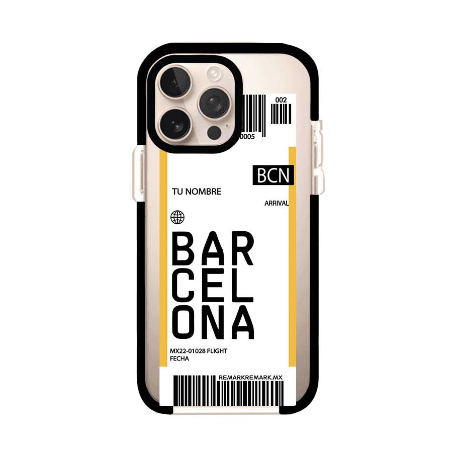 Funda personalizada estilo pase de abordar con diseño de Barcelona y código BCN, personalizable con nombre y datos de vuelo; producto de Remark MX para iPhone
