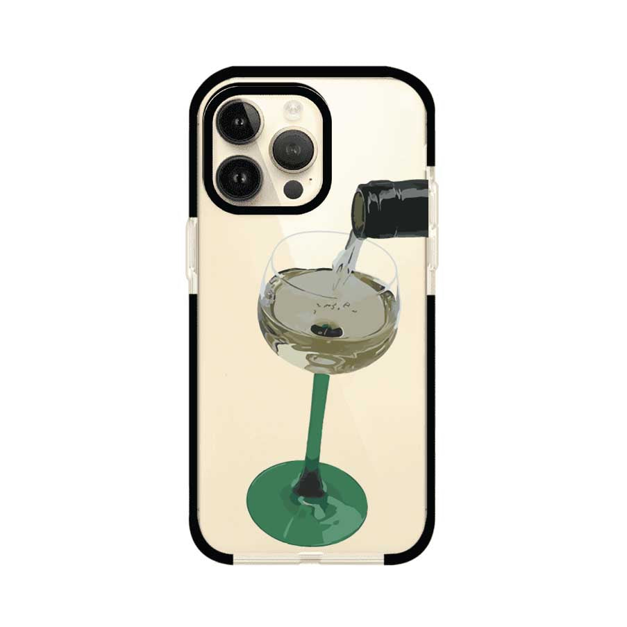 Funda personalizada para iPhone con ilustración de un dirty martini siendo servido en una copa. Diseño elegante y moderno para amantes de los cócteles. Producto de Remark MX