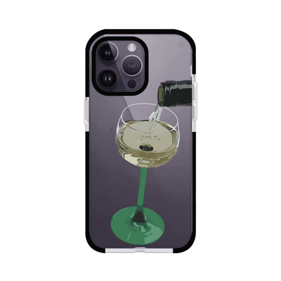 Funda personalizada para iPhone con ilustración de un dirty martini siendo servido en una copa. Diseño elegante y moderno para amantes de los cócteles. Producto de Remark MX