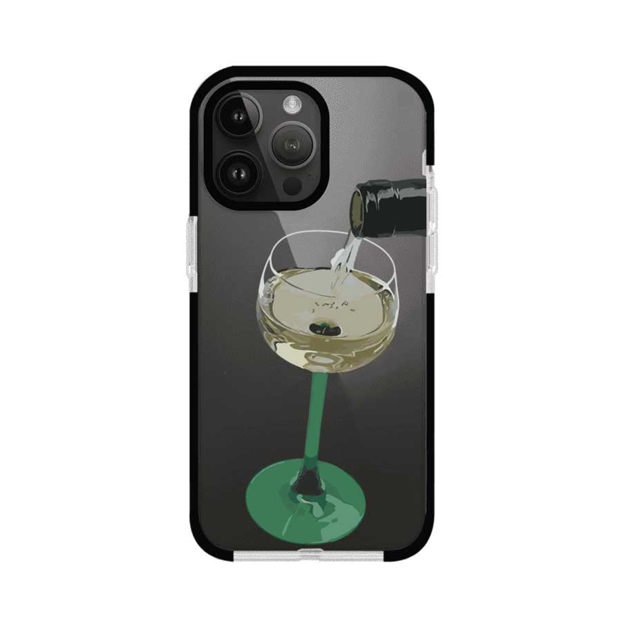 Funda personalizada para iPhone con ilustración de un dirty martini siendo servido en una copa. Diseño elegante y moderno para amantes de los cócteles. Producto de Remark MX