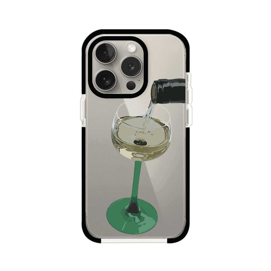Funda personalizada para iPhone con ilustración de un dirty martini siendo servido en una copa. Diseño elegante y moderno para amantes de los cócteles. Producto de Remark MX