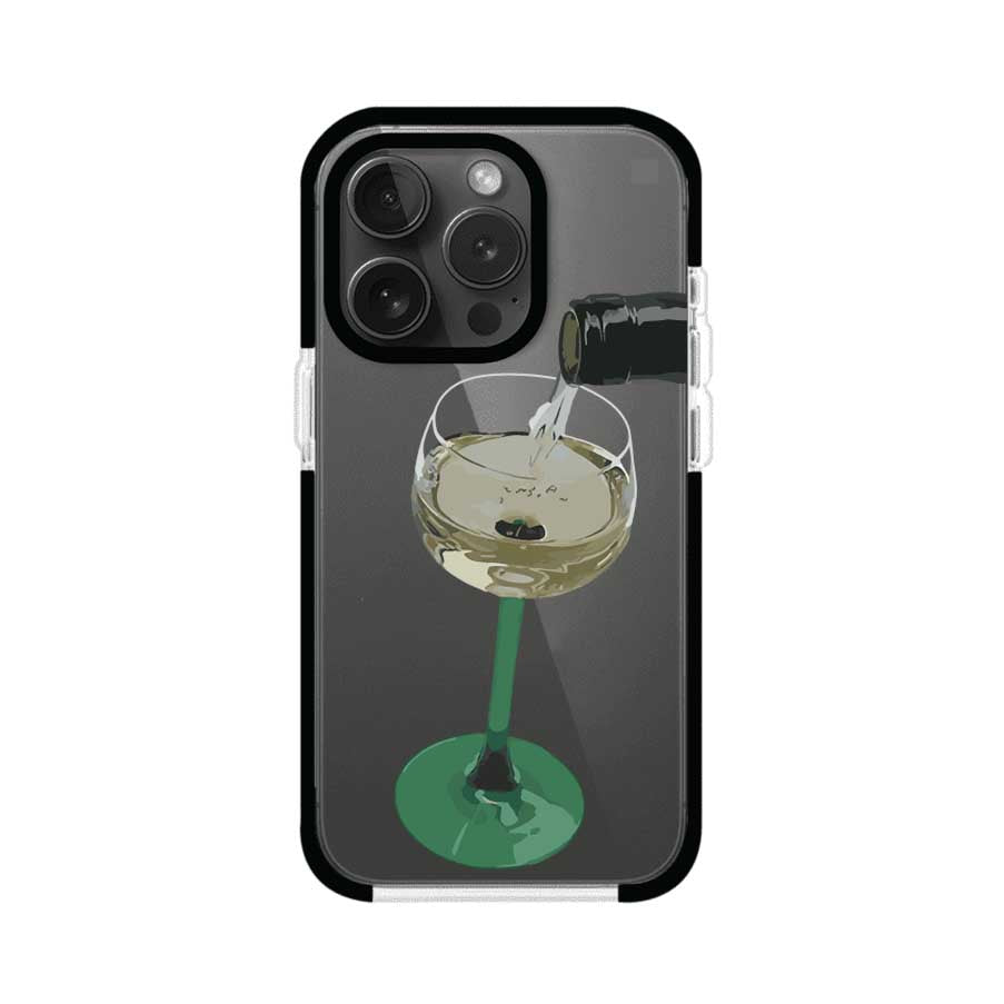 Funda personalizada para iPhone con ilustración de un dirty martini siendo servido en una copa. Diseño elegante y moderno para amantes de los cócteles. Producto de Remark MX