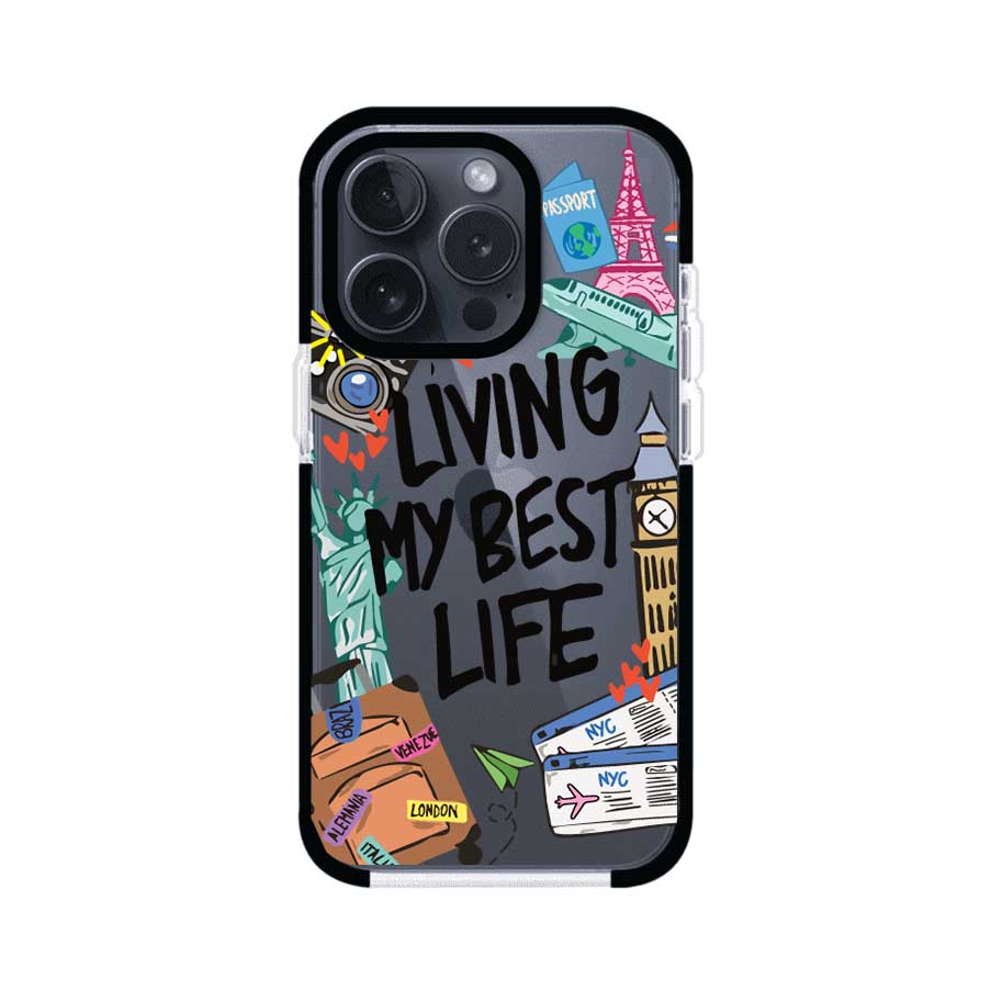 Funda personalizada para iPhone con frase 'Living My Best Life' y diseño de elementos viajeros como maletas, torre Eiffel, Big Ben y boletos de avión; producto de Remark MX