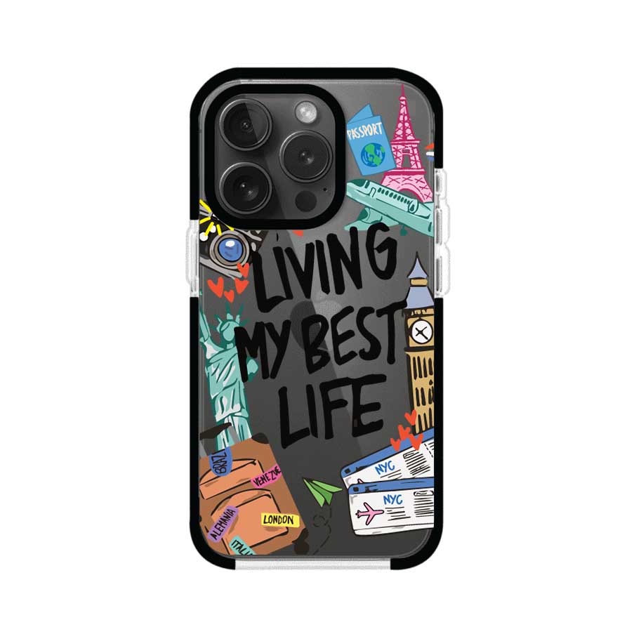 Funda personalizada para iPhone con frase 'Living My Best Life' y diseño de elementos viajeros como maletas, torre Eiffel, Big Ben y boletos de avión; producto de Remark MX