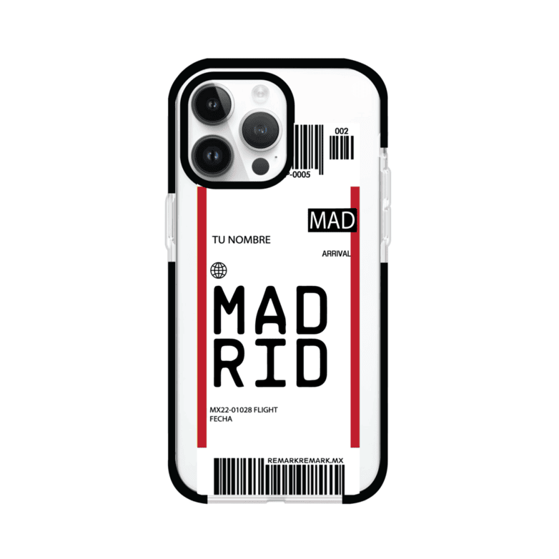 Funda personalizada estilo pase de abordar con diseño de Madrid y código MAD, personalizable con nombre y datos de vuelo; producto de Remark MX para iPhone