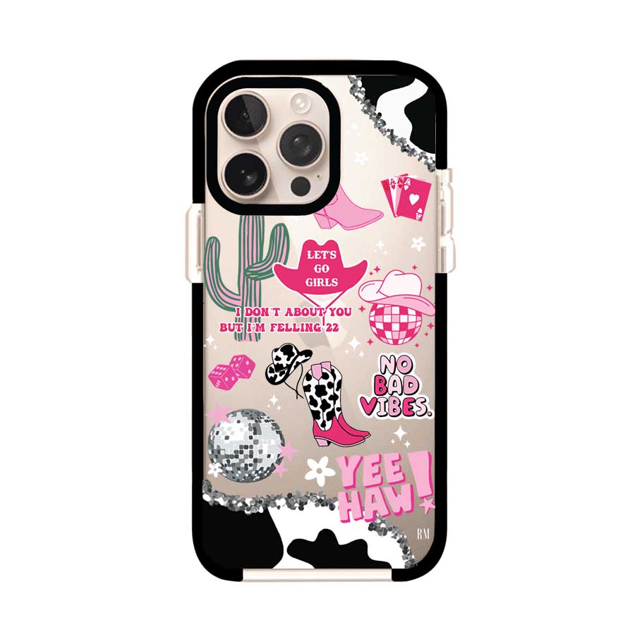 Funda para iPhone con diseño de temática vaquera en tonos rosa y negro, incluye botas, sombrero, cactus, disco ball y frases como "Let’s go girls" y "Yee Haw!". Estilo girly y divertido. Producto de Remark Mx