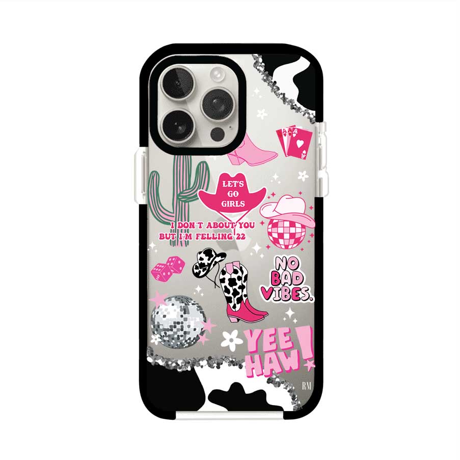Funda para iPhone con diseño de temática vaquera en tonos rosa y negro, incluye botas, sombrero, cactus, disco ball y frases como "Let’s go girls" y "Yee Haw!". Estilo girly y divertido. Producto de Remark Mx