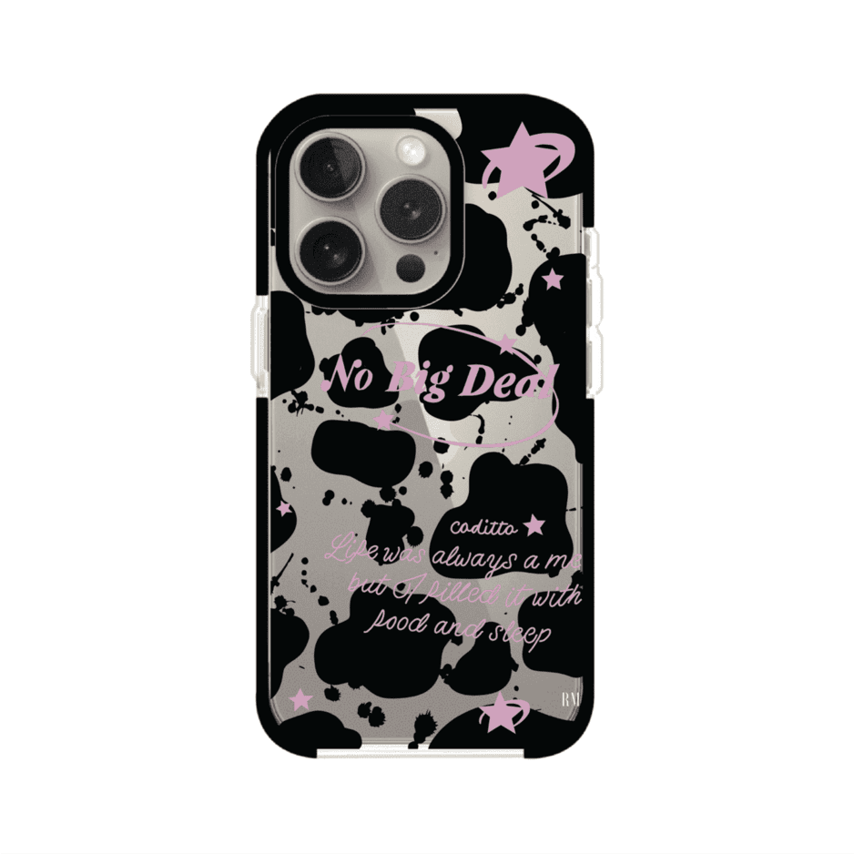 Funda estilo vaca en blanco, negro y rosa con frase No Big Deal para iPhone. Diseño divertido y aesthetic. Producto de Remark Mx
